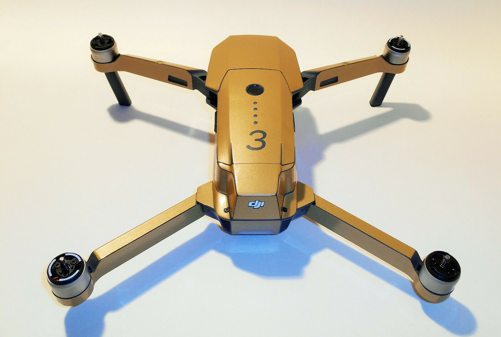 DJI-MAVIC-PRO-PLATINUM-SKIN-METALLIC-GOLD-3-5-Batterien-Drohne-Drone-173886646274-6-1.jpg