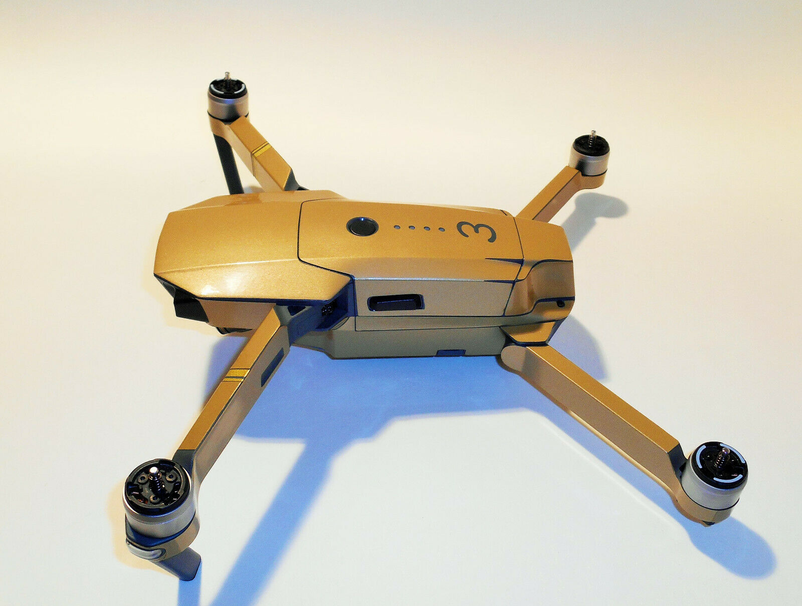 DJI-MAVIC-PRO-PLATINUM-SKIN-METALLIC-GOLD-3-5-Batterien-Drohne-Drone-173886646274-7-1.jpg