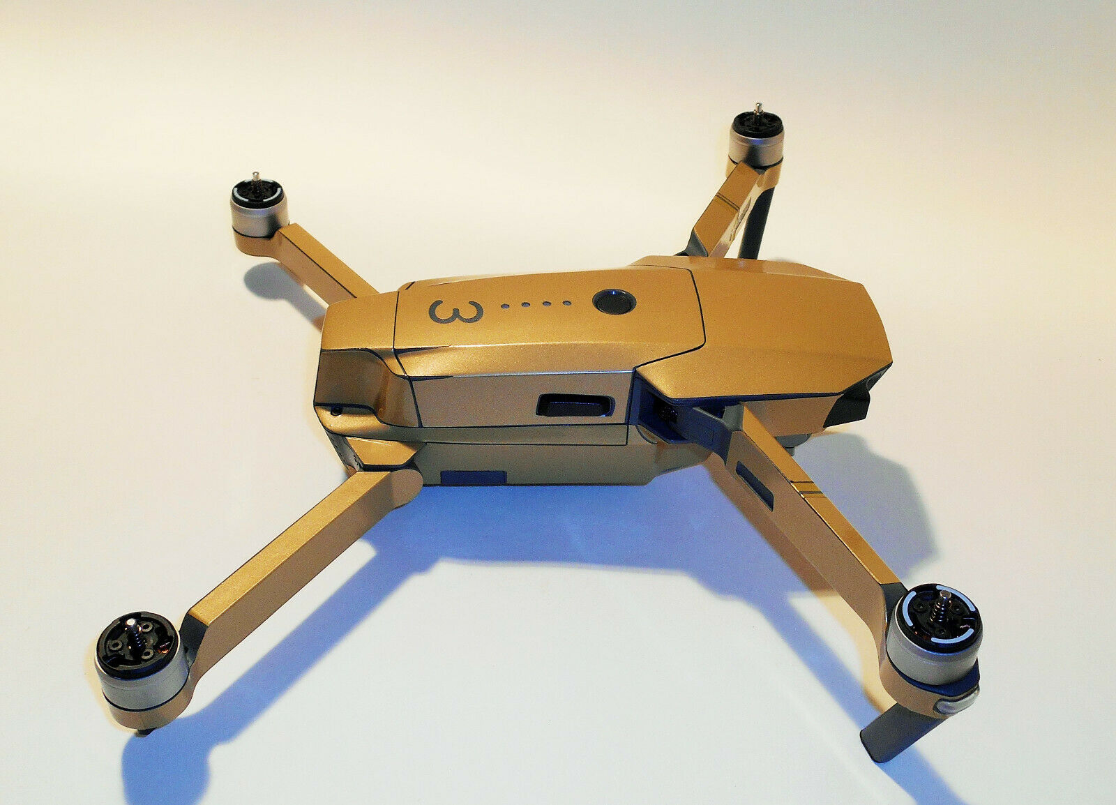 DJI-MAVIC-PRO-PLATINUM-SKIN-METALLIC-GOLD-3-5-Batterien-Drohne-Drone-173886646274-8-1.jpg