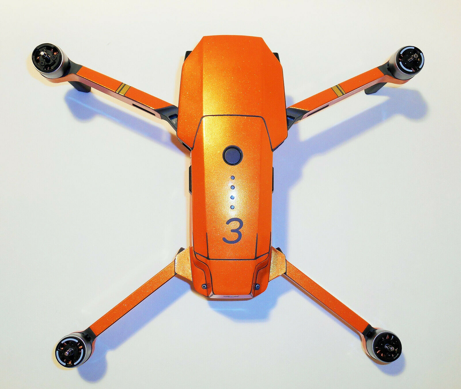 DJI-MAVIC-PRO-PLATINUM-SKIN-METALLIC-MANDARINE-3-5-Batterien-Drohne-173886612689-4-1.jpg