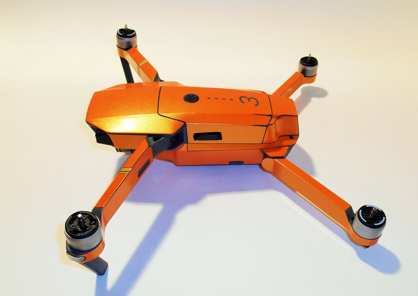 DJI-MAVIC-PRO-PLATINUM-SKIN-METALLIC-MANDARINE-3-5-Batterien-Drohne-173886612689-7-1.jpg