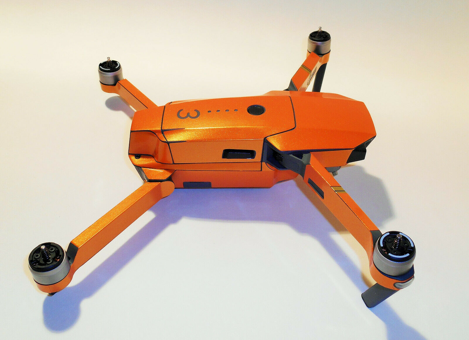 DJI-MAVIC-PRO-PLATINUM-SKIN-METALLIC-MANDARINE-3-5-Batterien-Drohne-173886612689-8-1.jpg