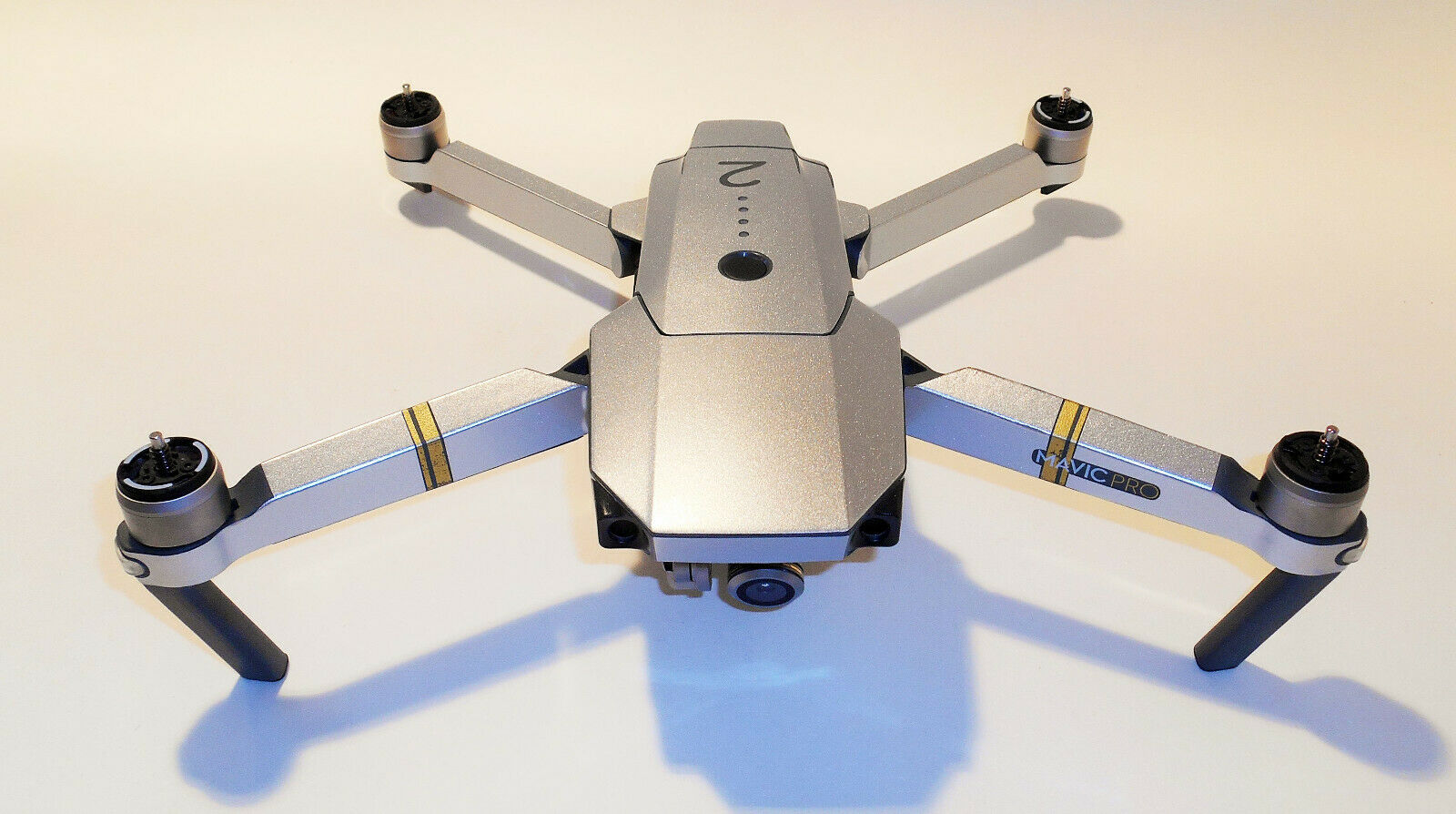 DJI-MAVIC-PRO-PLATINUM-SKIN-METALLIC-SILBER-3-5-Batterien-Drohne-173886611298-5-1.jpg