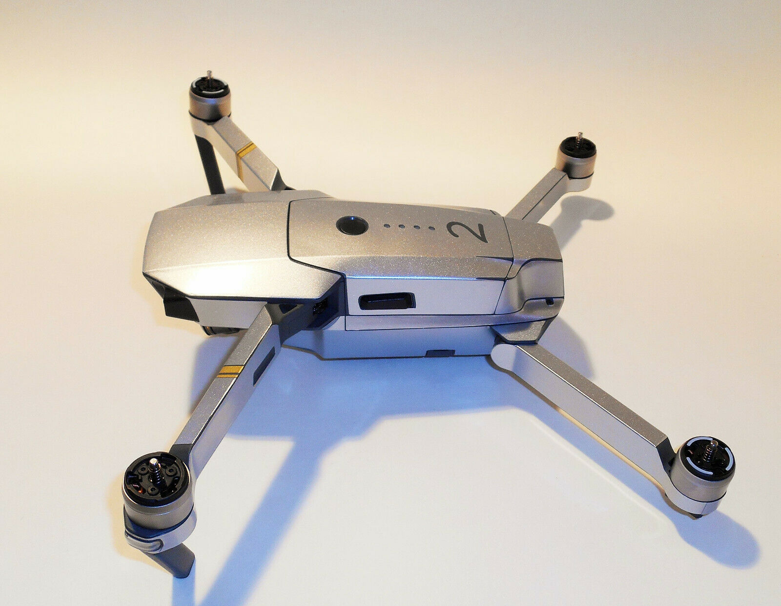 DJI-MAVIC-PRO-PLATINUM-SKIN-METALLIC-SILBER-3-5-Batterien-Drohne-173886611298-7-1.jpg