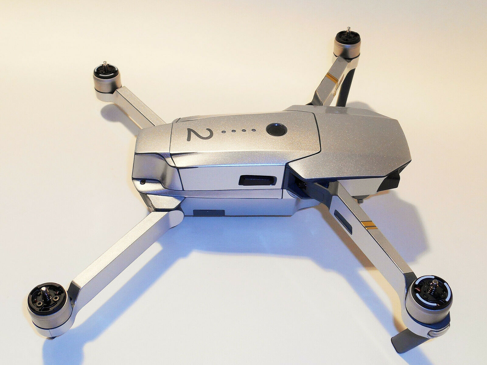 DJI-MAVIC-PRO-PLATINUM-SKIN-METALLIC-SILBER-3-5-Batterien-Drohne-173886611298-8-1.jpg